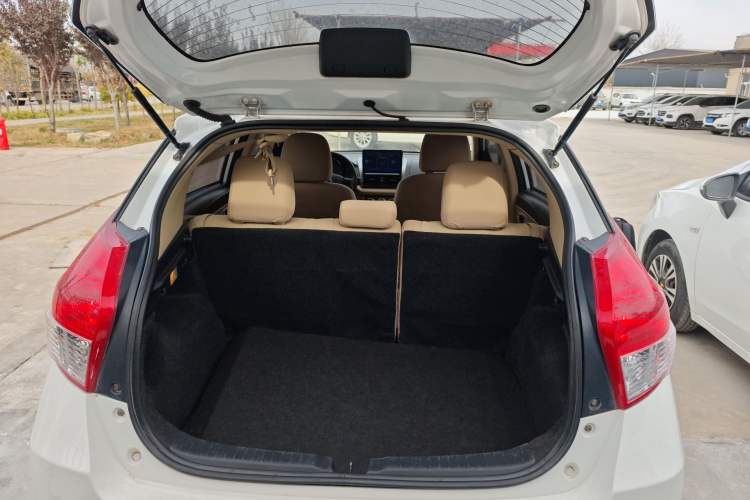 Used Toyota YARiS L Zhi Xuan 2014 1.5G Automatic Xuan Dong Edition Trunk