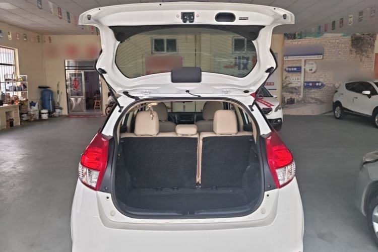 Used Toyota YARiS L Zhi Xuan 2014 1.3E Automatic Charm Edition Trunk