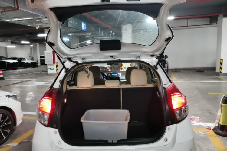 Used Toyota YARiS L Zhi Xuan 2014 1.3E Automatic Charm Edition Trunk
