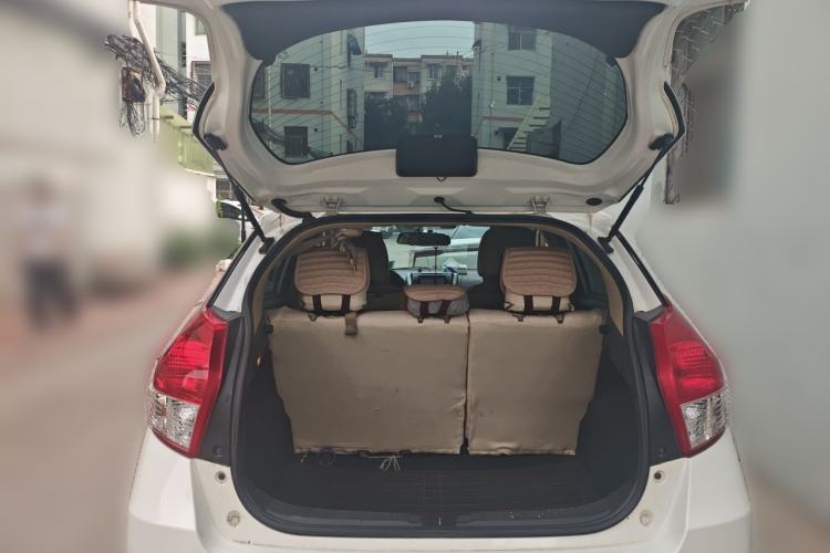 Used Toyota YARiS L Zhi Xuan 2014 1.3E Manual Charm Edition Trunk
