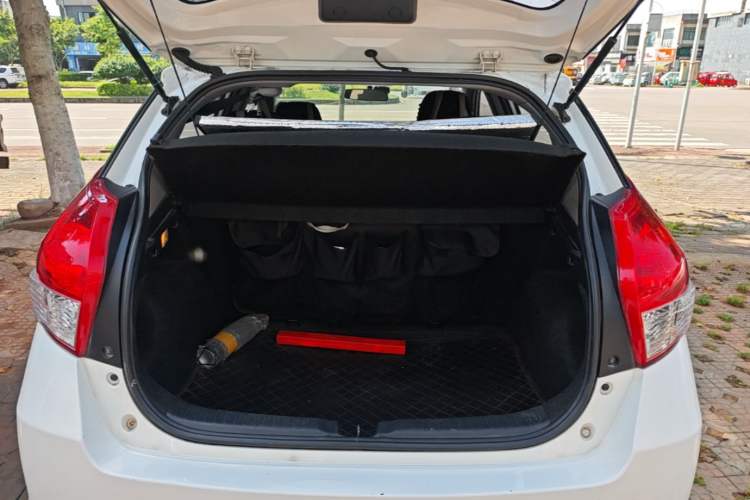 Used Toyota YARiS L Zhi Xuan 2014 1.3E Manual Charm Edition Trunk