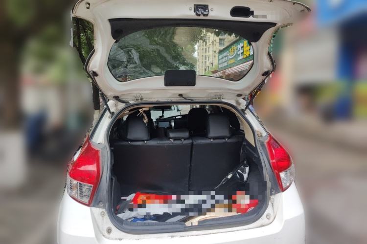 Used Toyota YARiS L Zhi Xuan 2014 1.3E Automatic Charm Edition Trunk
