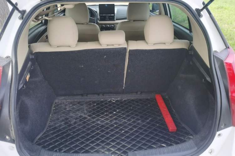 Used Toyota YARiS L Zhi Xuan 2014 1.3E Automatic Charm Edition Trunk