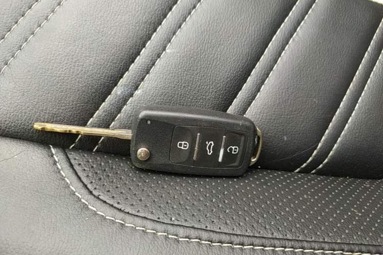 Used Toyota YARiS L Zhi Xuan 2014 1.3E Manual Charm Edition Vehicle Key