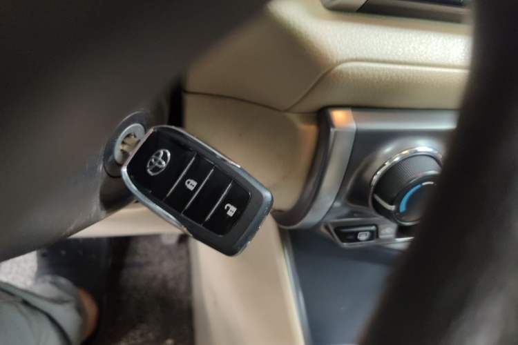Used Toyota YARiS L Zhi Xuan 2014 1.3E Automatic Charm Edition Vehicle Key