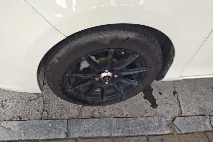 Used Toyota YARiS L Zhi Xuan 2014 1.3E Automatic Charm Edition Left Front Wheel Hub