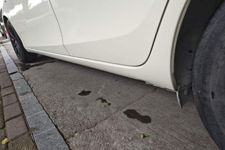 Used Toyota YARiS L Zhi Xuan 2014 1.3E Automatic Charm Edition Left Side Sill