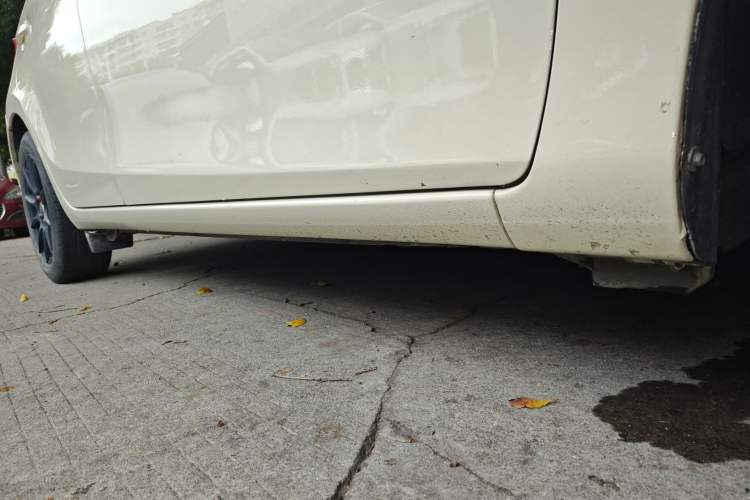 Used Toyota YARiS L Zhi Xuan 2014 1.3E Automatic Charm Edition Right Side Sill