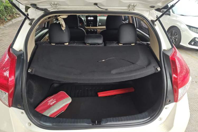 Used Toyota YARiS L Zhi Xuan 2014 1.3E Automatic Charm Edition Trunk