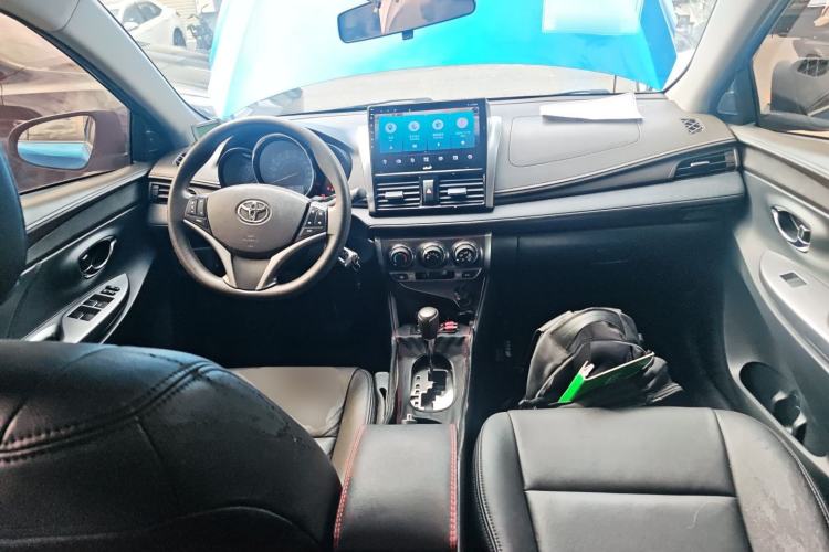 Used Toyota YARiS L Zhi Xuan 2015 1.5E Automatic Charm Edition Center Console