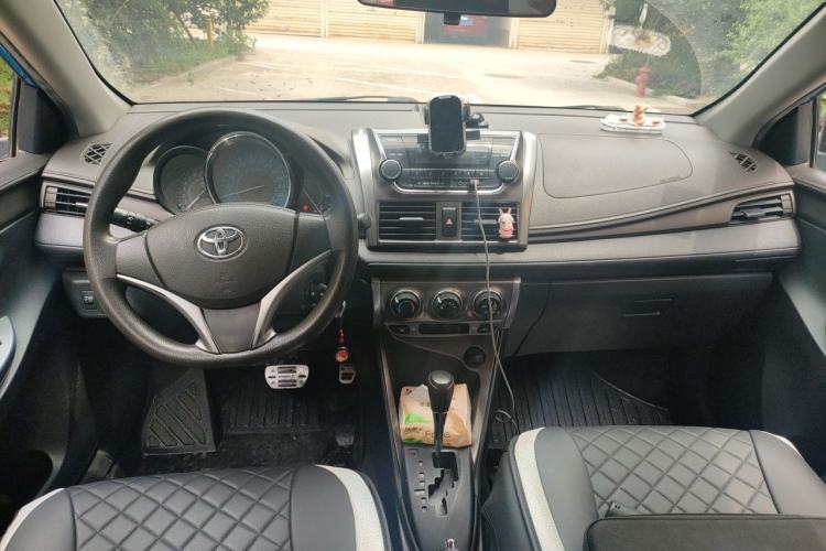 Used Toyota YARiS L Zhi Xuan 2015 1.5E Automatic Charm Edition Center Console