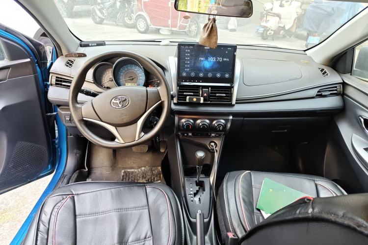 Used Toyota YARiS L Zhi Xuan 2015 1.5E Automatic Charm Edition Center Console