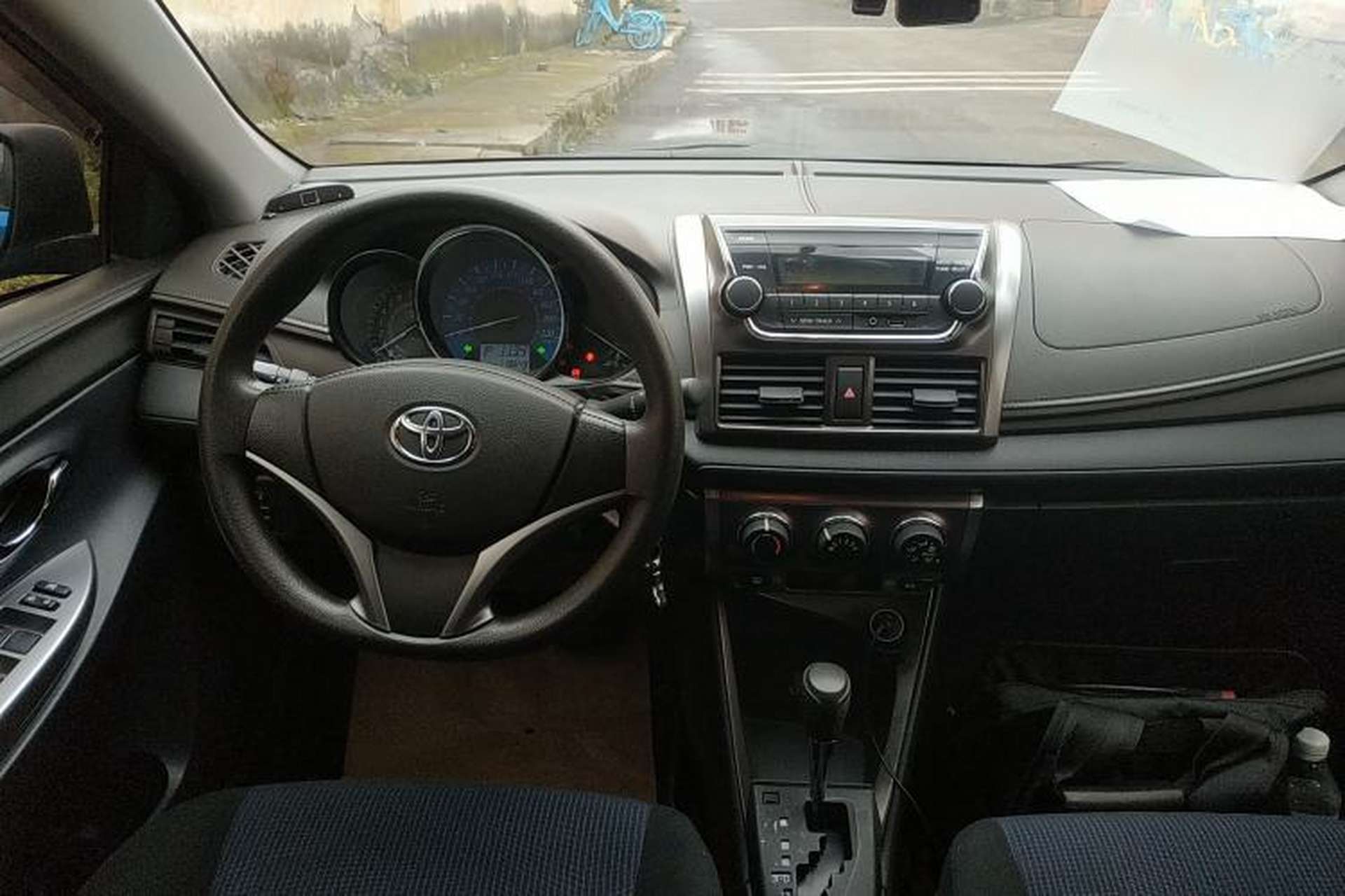 Used Toyota YARiS L Zhi Xuan 2015 1.5E Automatic Charm Edition Center Console