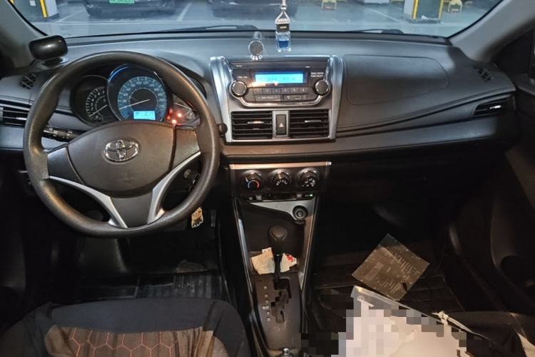 Used Toyota YARiS L Zhi Xuan 2015 1.5E Automatic Charm Edition Center Console