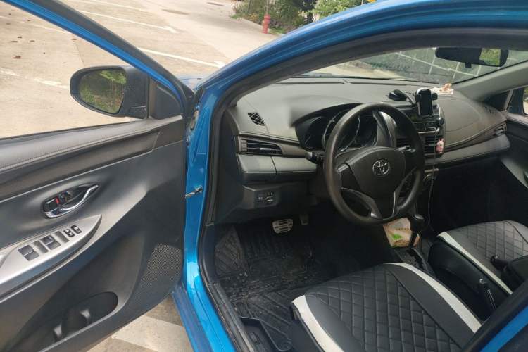 Used Toyota YARiS L Zhi Xuan 2015 1.5E Automatic Charm Edition Driver Seat