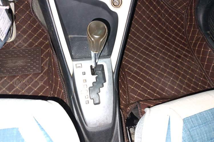 Used Toyota YARiS L Zhi Xuan 2015 1.5G Automatic Xuan Dong Sunroof Special Edition Gear Lever