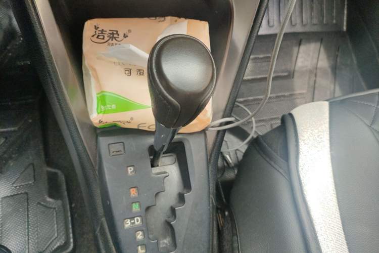 Used Toyota YARiS L Zhi Xuan 2015 1.5E Automatic Charm Edition Gear Lever