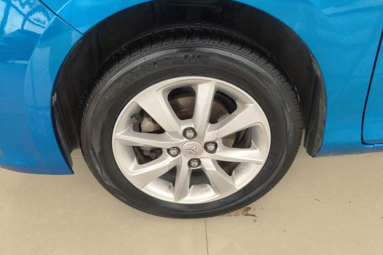 Used Toyota YARiS L Zhi Xuan 2015 1.5G Automatic Xuan Dong Sunroof Special Edition Left Front Wheel Hub