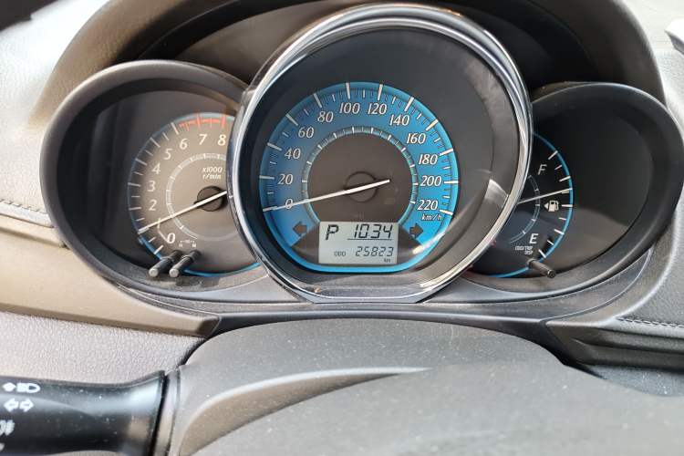 Used Toyota YARiS L Zhi Xuan 2015 1.5E Automatic Charm Edition Odometer Close Up