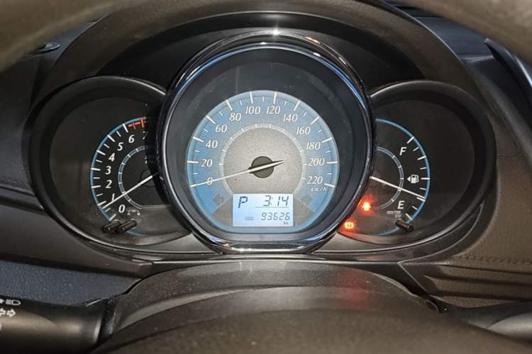 Used Toyota YARiS L Zhi Xuan 2015 1.5E Automatic Charm Edition Odometer Close Up
