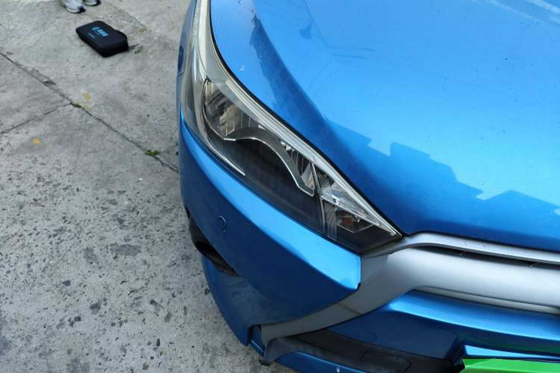 Used Toyota YARiS L Zhi Xuan 2015 1.5E Automatic Charm Edition Right Front Headlight