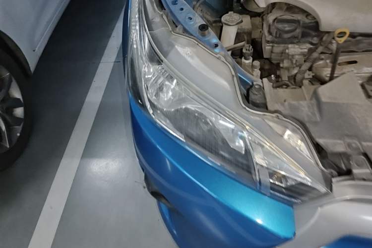 Used Toyota YARiS L Zhi Xuan 2015 1.5E Automatic Charm Edition Right Front Headlight