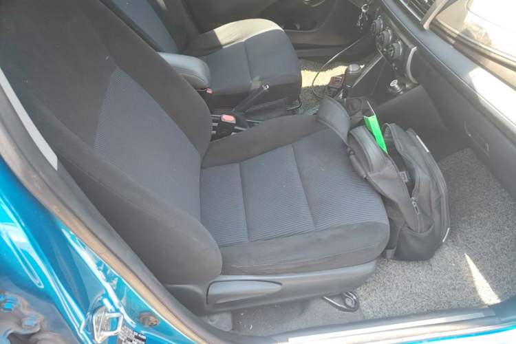 Used Toyota YARiS L Zhi Xuan 2015 1.5E Automatic Charm Edition Right Front Seat