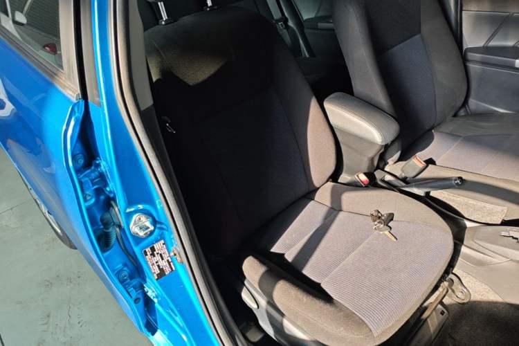 Used Toyota YARiS L Zhi Xuan 2015 1.5E Automatic Charm Edition Right Front Seat