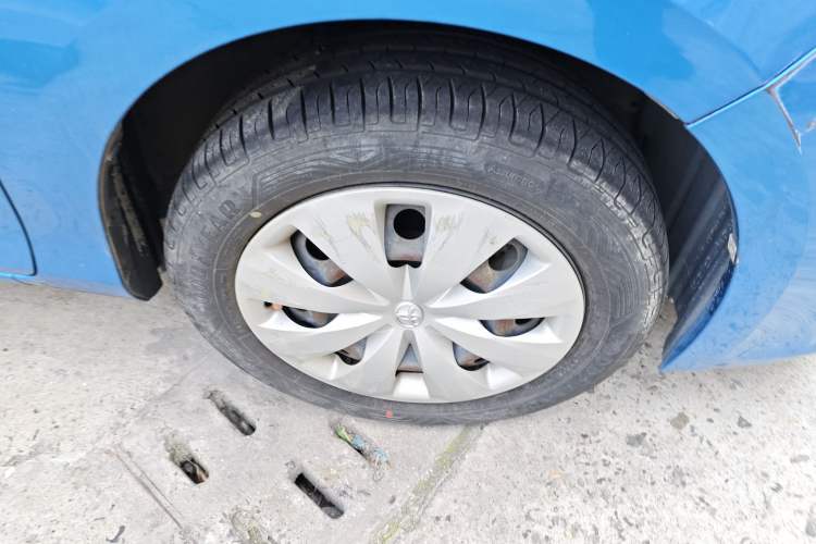 Used Toyota YARiS L Zhi Xuan 2015 1.5E Automatic Charm Edition Right Front Wheel Hub