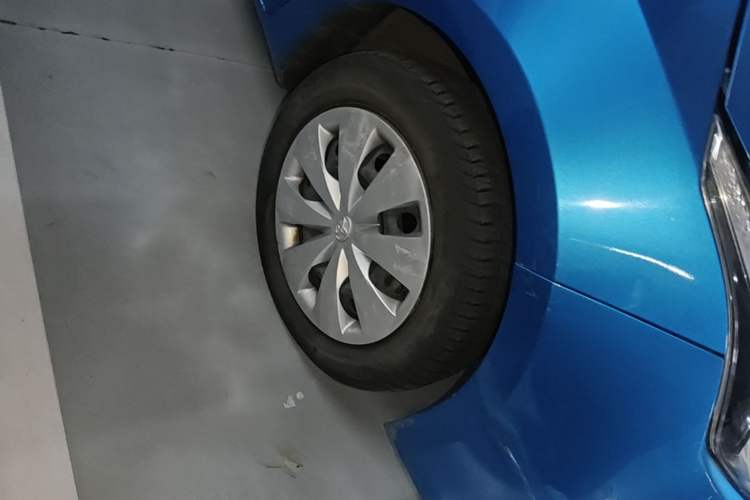 Used Toyota YARiS L Zhi Xuan 2015 1.5E Automatic Charm Edition Right Front Wheel Hub