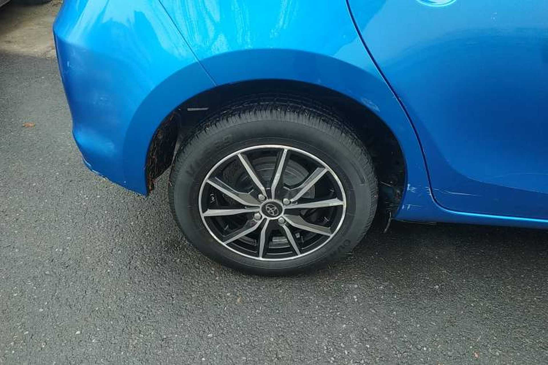 Used Toyota YARiS L Zhi Xuan 2015 1.5E Automatic Charm Edition Right Rear Wheel Hub