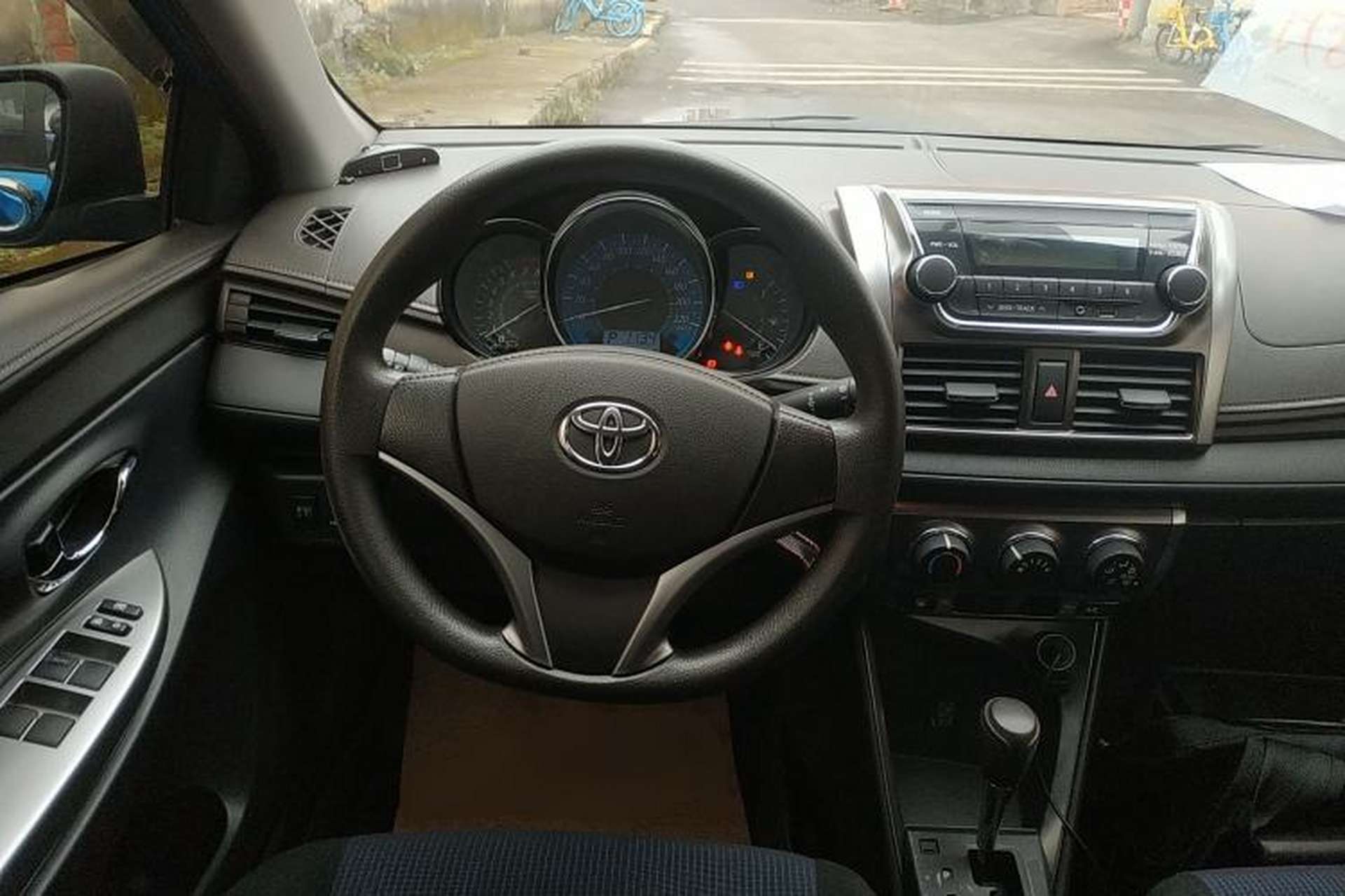 Used Toyota YARiS L Zhi Xuan 2015 1.5E Automatic Charm Edition Steering Wheel