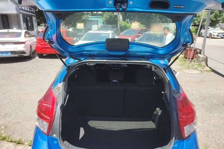 Used Toyota YARiS L Zhi Xuan 2015 1.5E Automatic Charm Edition Trunk
