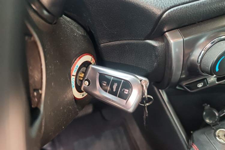 Used Toyota YARiS L Zhi Xuan 2015 1.5E Automatic Charm Edition Vehicle Key