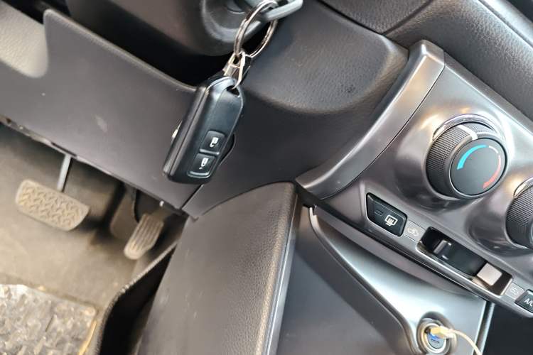 Used Toyota YARiS L Zhi Xuan 2015 1.5E Automatic Charm Edition Vehicle Key