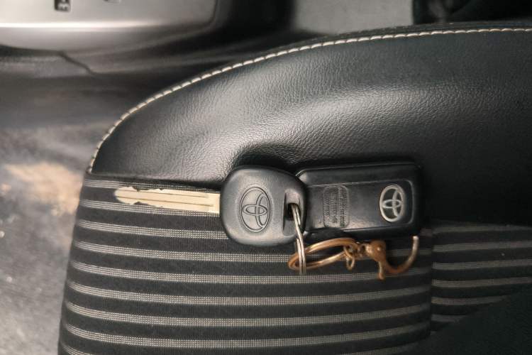 Used Toyota YARiS L Zhi Xuan 2015 1.5G Automatic Xuan Dong Sunroof Special Edition Vehicle Key
