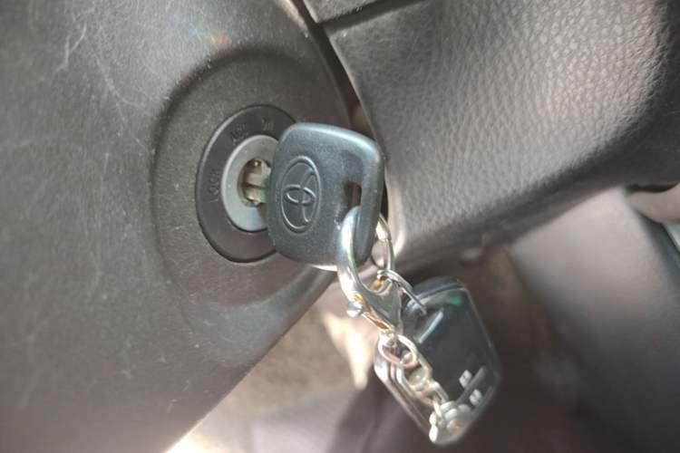 Used Toyota YARiS L Zhi Xuan 2015 1.5E Automatic Charm Edition Vehicle Key