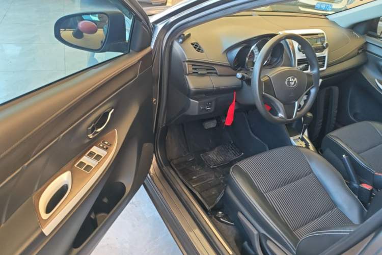Used Toyota YARiS L Zhi Xuan 2015 1.5G Automatic Xuan Dong Sunroof Special Edition Driver Seat