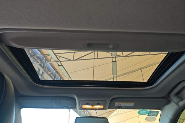 Used Toyota YARiS L Zhi Xuan 2015 1.5G Automatic Xuan Dong Sunroof Special Edition Headliner