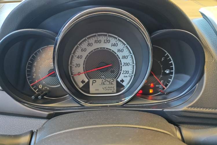 Used Toyota YARiS L Zhi Xuan 2015 1.5G Automatic Xuan Dong Sunroof Special Edition Instrument Cluster