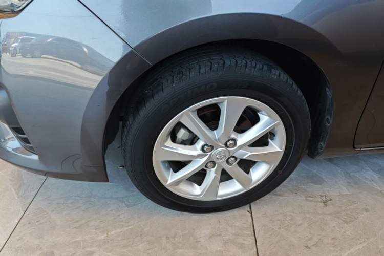 Used Toyota YARiS L Zhi Xuan 2015 1.5G Automatic Xuan Dong Sunroof Special Edition Left Front Wheel Hub