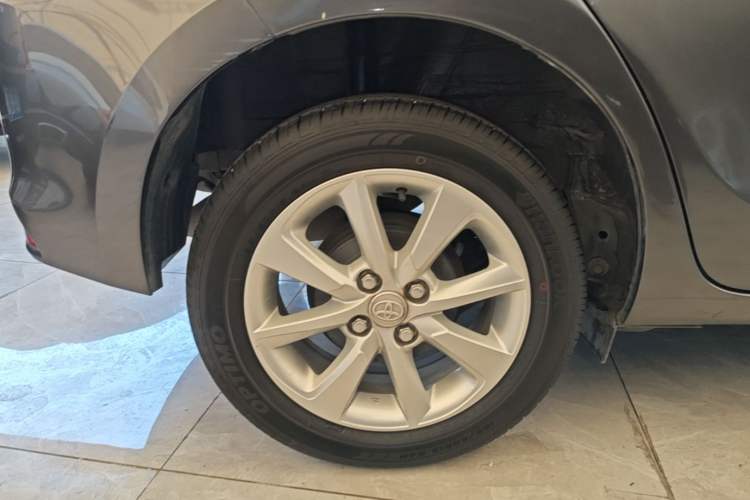 Used Toyota YARiS L Zhi Xuan 2015 1.5G Automatic Xuan Dong Sunroof Special Edition Right Rear Wheel Hub