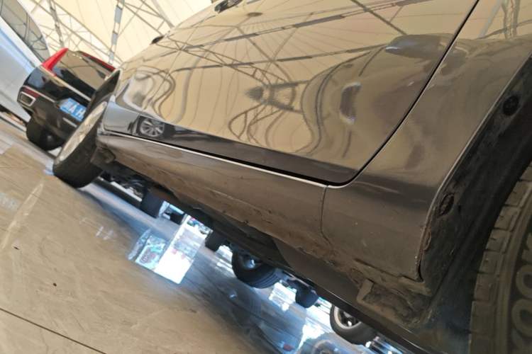 Used Toyota YARiS L Zhi Xuan 2015 1.5G Automatic Xuan Dong Sunroof Special Edition Right Side Sill