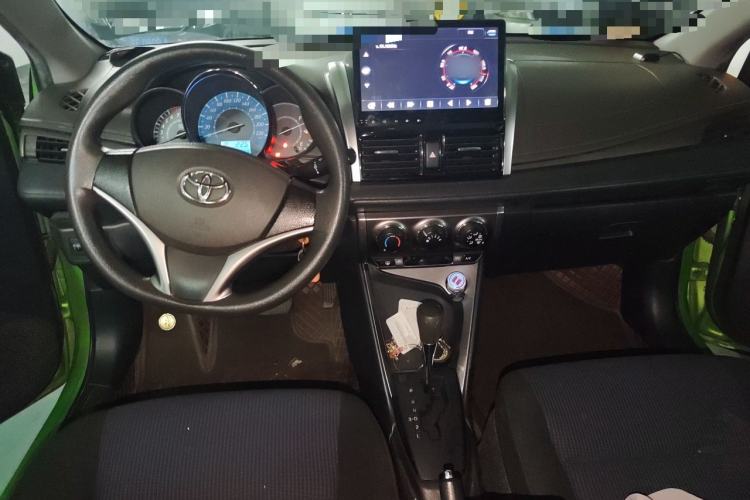 Used Toyota YARiS L Zhi Xuan 2015 1.5E Automatic Charm Edition Center Console