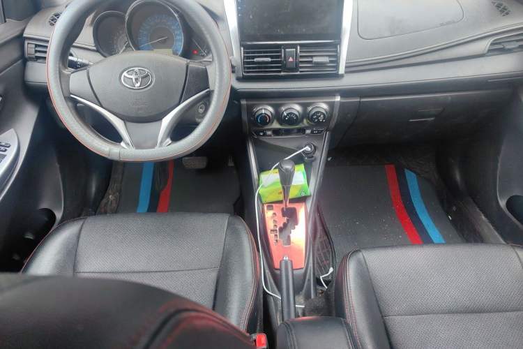 Used Toyota YARiS L Zhi Xuan 2015 1.5E Automatic Charm Edition Center Console