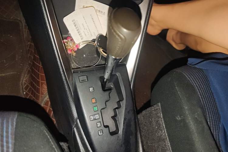 Used Toyota YARiS L Zhi Xuan 2015 1.5E Automatic Charm Edition Gear Lever