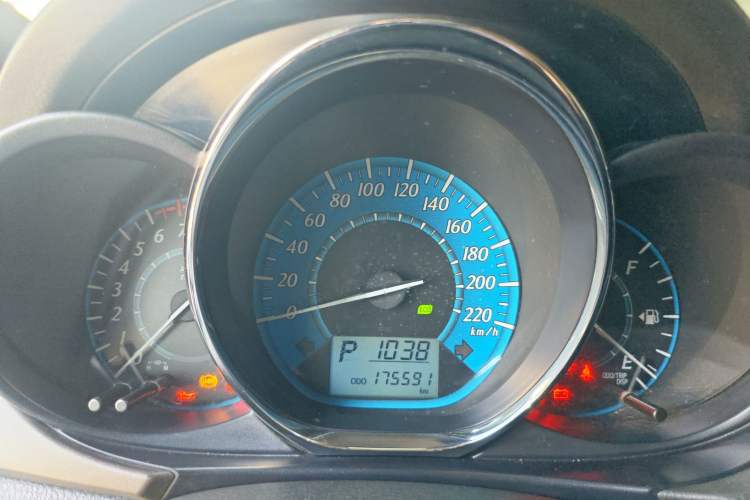 Used Toyota YARiS L Zhi Xuan 2015 1.5E Automatic Charm Edition Odometer Close Up