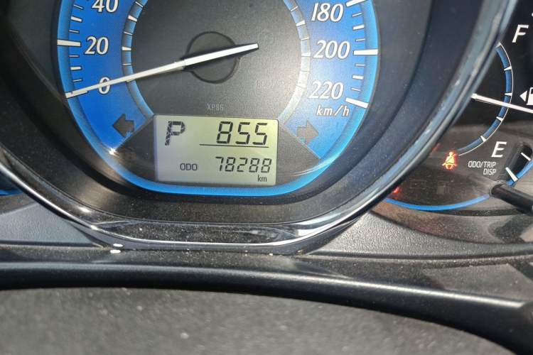 Used Toyota YARiS L Zhi Xuan 2015 1.5E Automatic Charm Edition Odometer Close Up