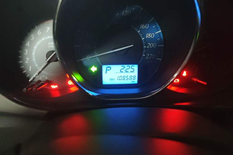 Used Toyota YARiS L Zhi Xuan 2015 1.5E Automatic Charm Edition Odometer Close Up