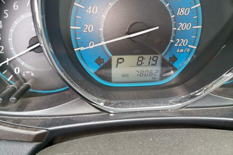 Used Toyota YARiS L Zhi Xuan 2015 1.5E Automatic Charm Edition Odometer Close Up